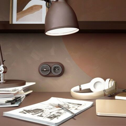 Розетка с заземлением мокко матовый/хром