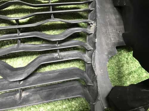 Решетка переднего бампера Renault Duster 2 (20-нв)