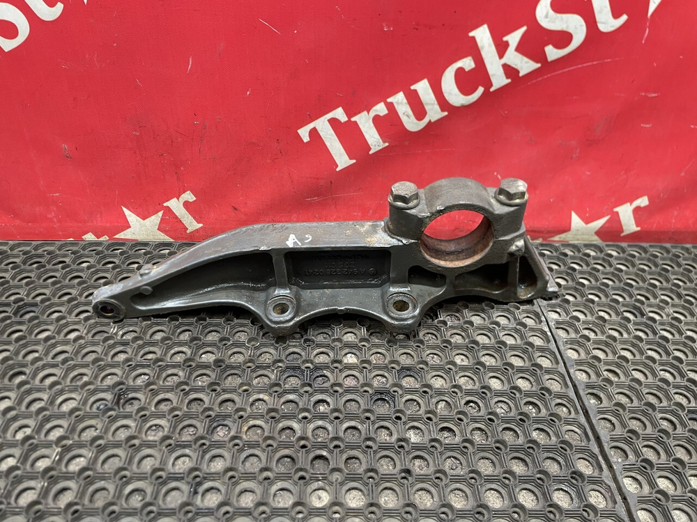 Кронштейн пневморессоры левый