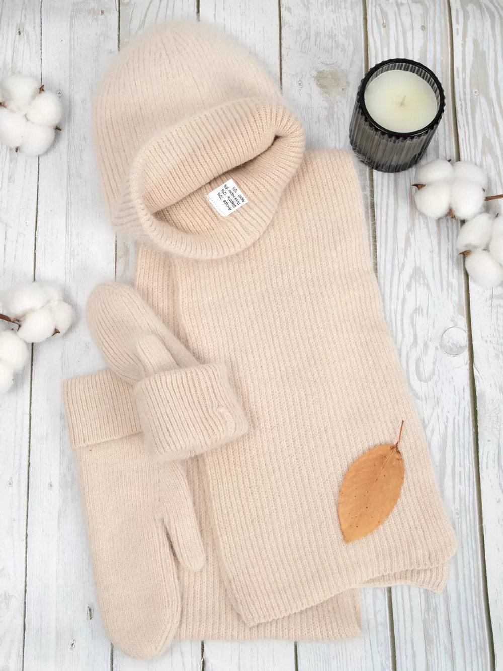 Комплект зимний шапка с шарфом и перчатками теплый вязаный