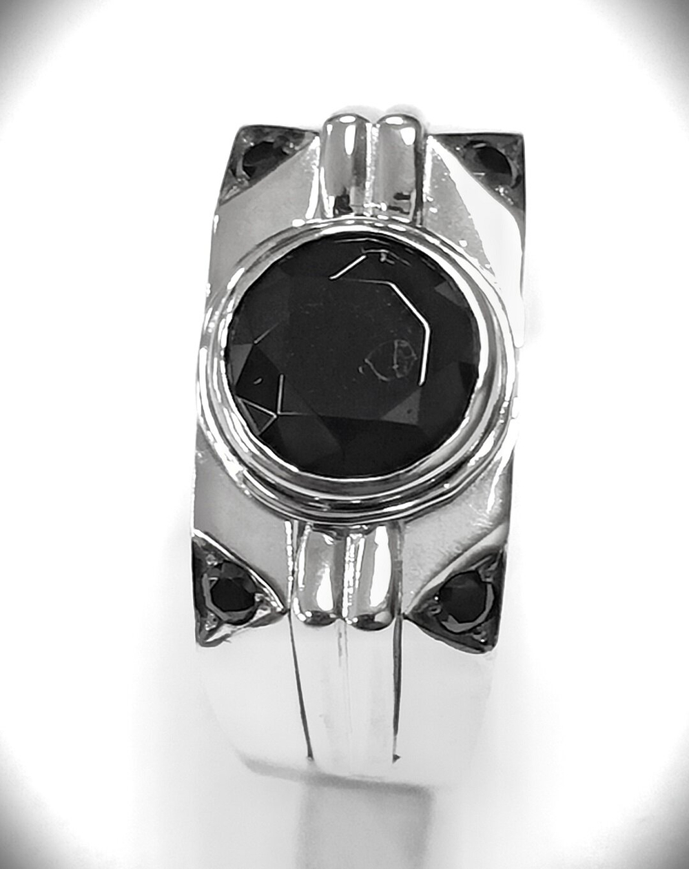 Мужское серебряное кольцо-печатка "Эстерелла" с черной шпинелью