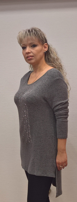 Серая трикотажная туника со стразами