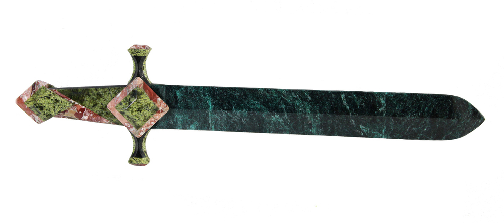 Щит и меч из змеевика и креноида настенный. размер 72-25-7 см вес 6 кг
