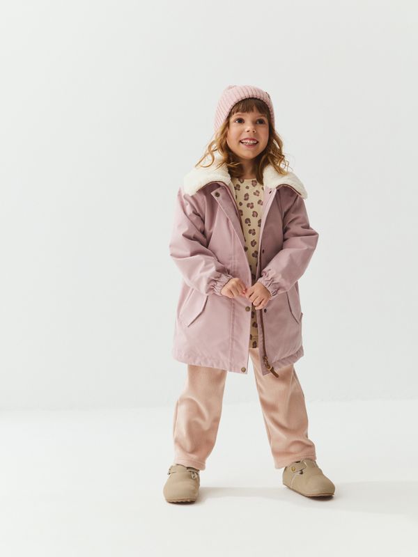 Парка демисезонная с меховым воротником 