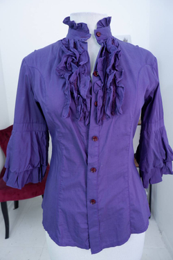 Рубашка Rinascimento яркая не только за счет цвета, но и за счет оборок и объема 46 размер