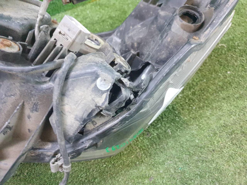 Битая Фара правая Toyota Land Cruiser Prado 150 (2013-2017) LED