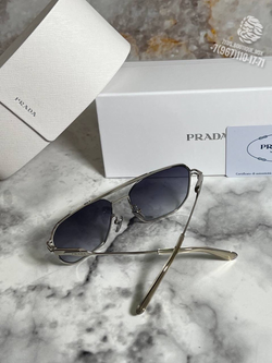 Солнечные очки Prada