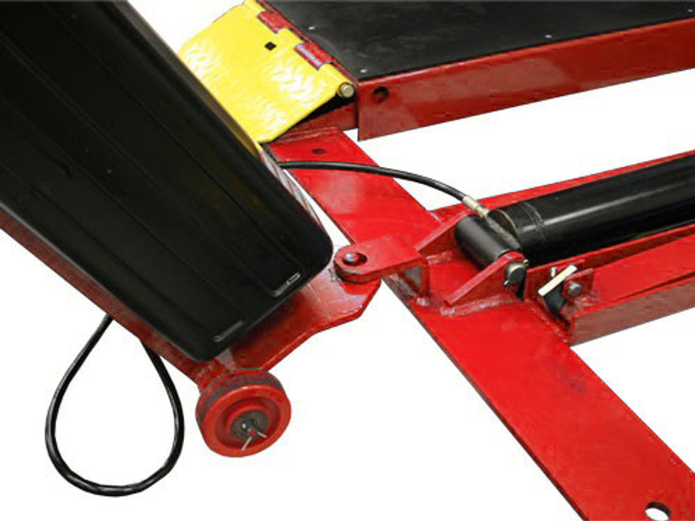 LR06 Низкоуровневый  передвижной подъемник 2,8 т.