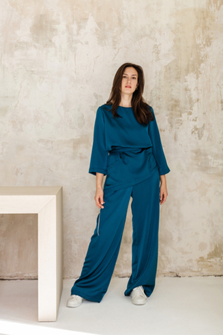 Блуза сатин скошенная