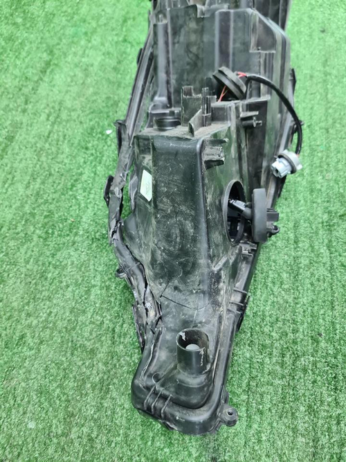 Битая Фара правая Toyota Camry xv70 (2017-н.в.) LED