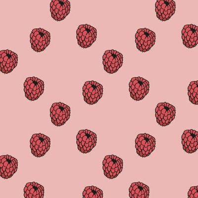 красная малина на розовом фоне