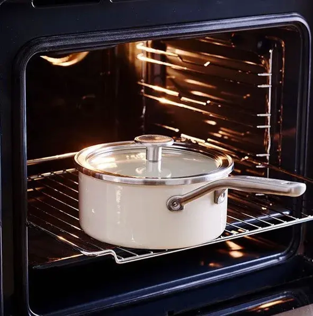 KitchenAid Эмалированная кастрюля 18 см 2 л с крышкой Миндальные сливки