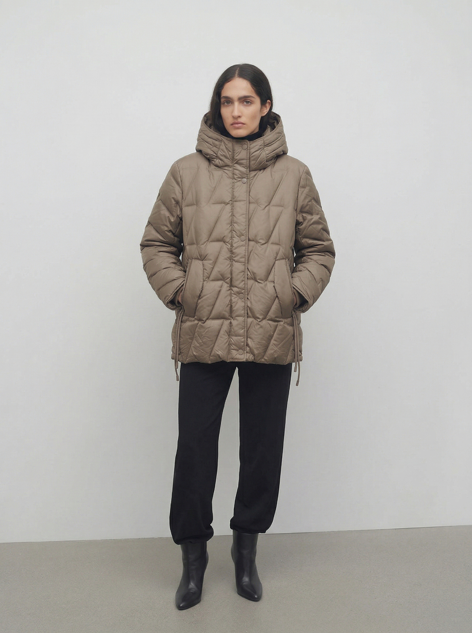 Легкая пуховая куртка на кнопках