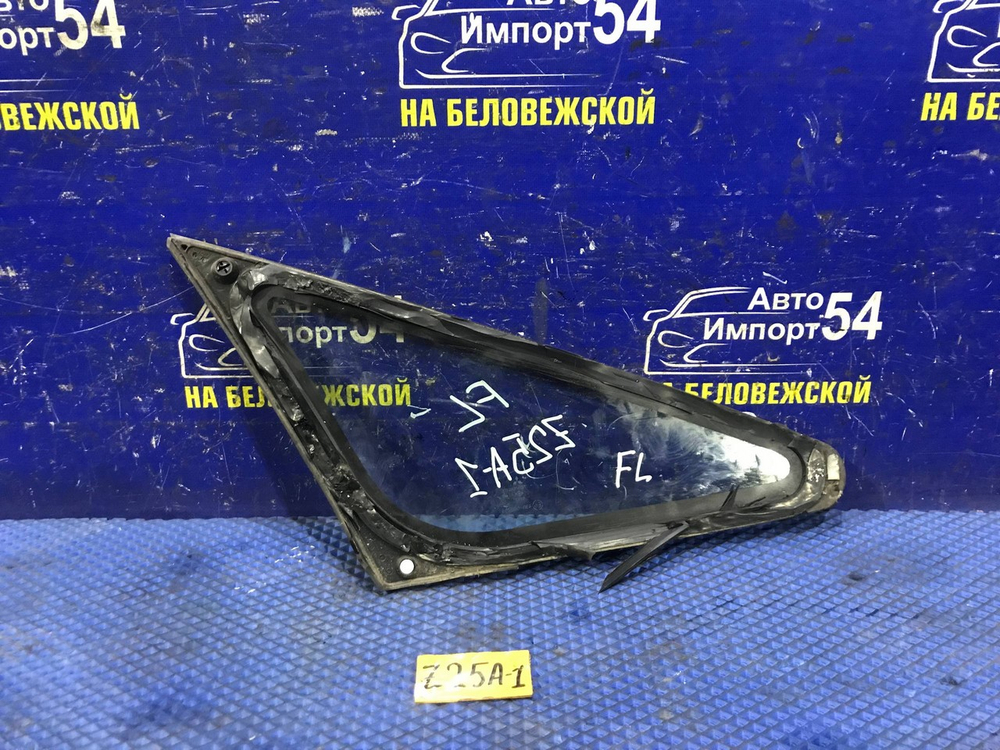 Форточка в кузов передняя левая MITSUBISHI COLT 2003