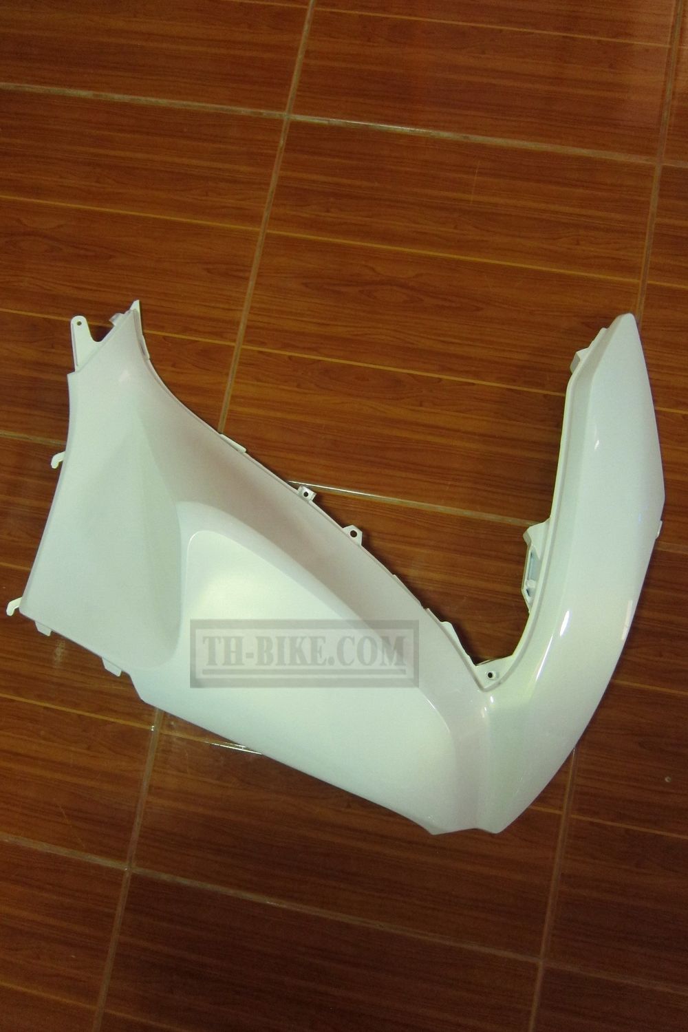 64501-KWN-902ZB. COVER, R. FR. *NHA87P*. White. Honda PCX. (NHA87P PEARL HIMALAYAS WHITE)