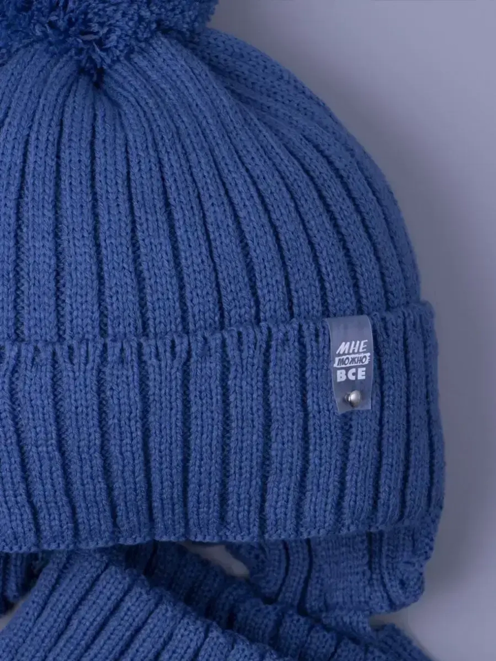 Шапка осенняя для мальчика на завязках и снуд