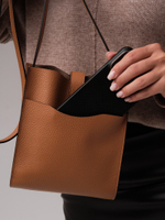 Женская кожаная сумка кросс-боди DBR 30919 коричневый лист