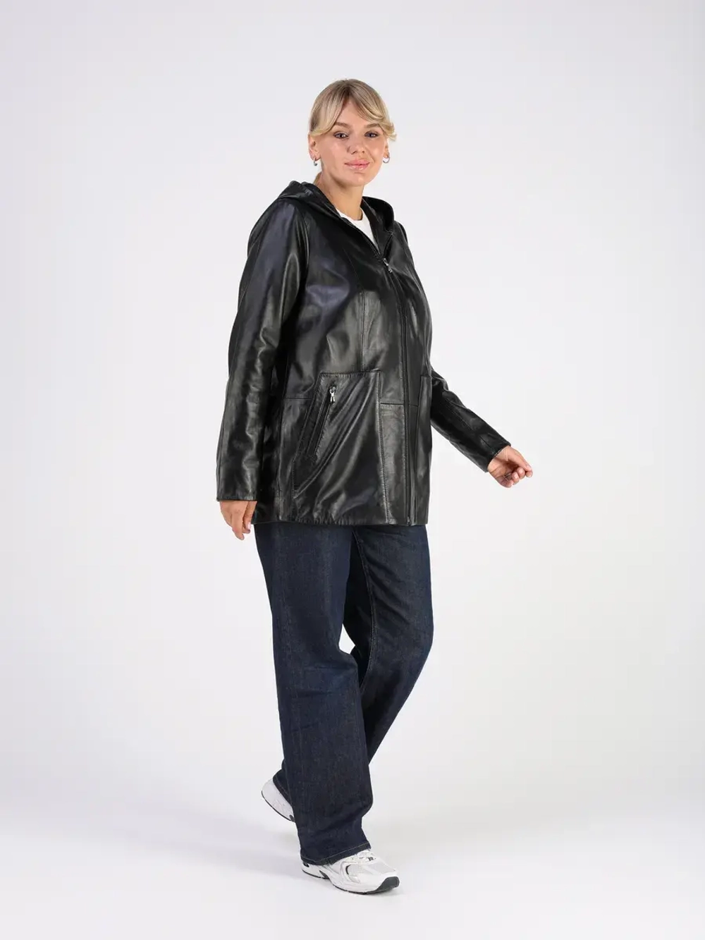 Кожаная куртка демисезонная с капюшоном