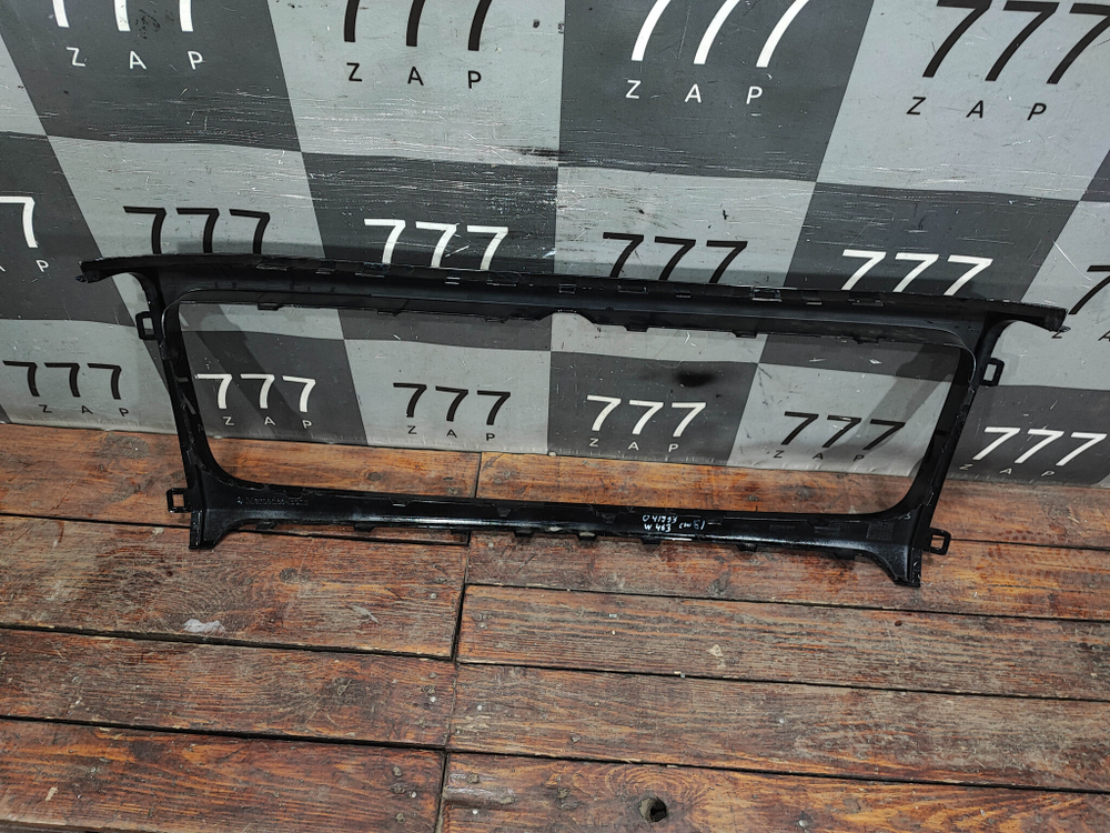 Накладка решетки радиатора Mercedes G-Class (W463) 18-нв Новая Оригинал A46388808009999