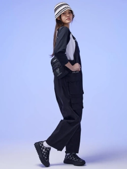 Джинсовый комбинезон с передним корманом