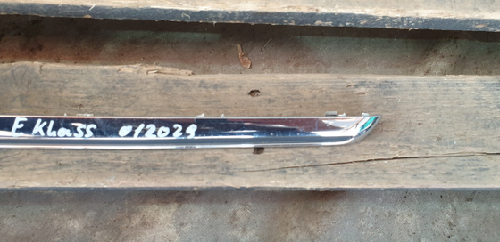 Молдинг решетки радиатора Mercedes E (W213) 16-20 Б/У Оригинал A2138880173