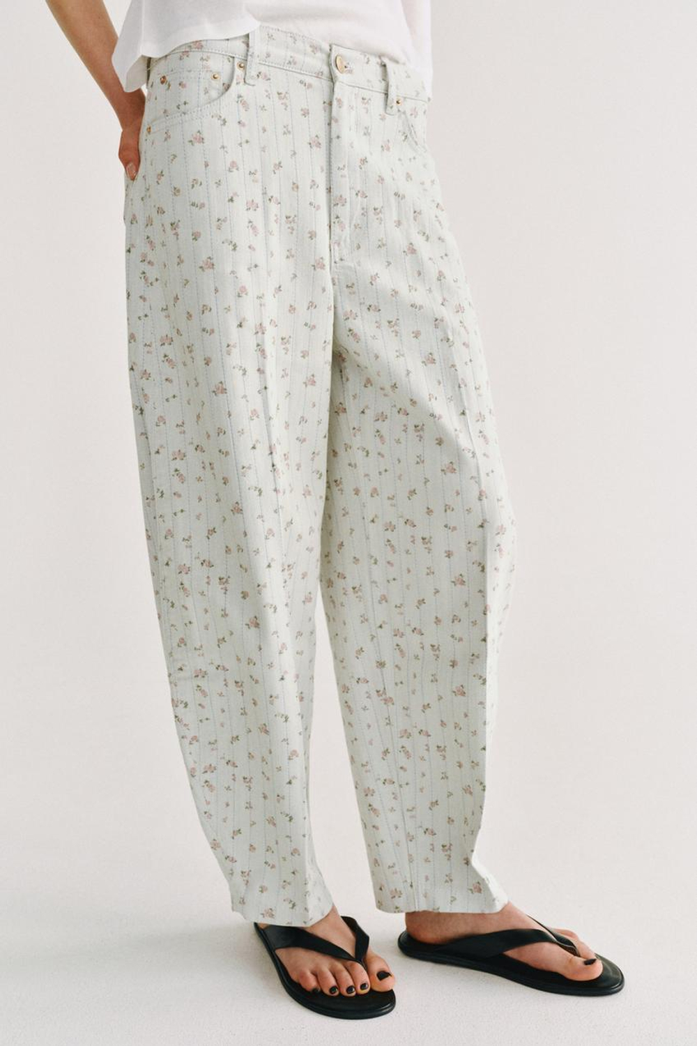 ZARA ДЖИНСЫ TAPERED С ВЫСОКОЙ ПОСАДКОЙ И ЦВЕТОЧНЫМ ПРИНТОМ — ZW COLLECTION, ГОЛУБОЙ