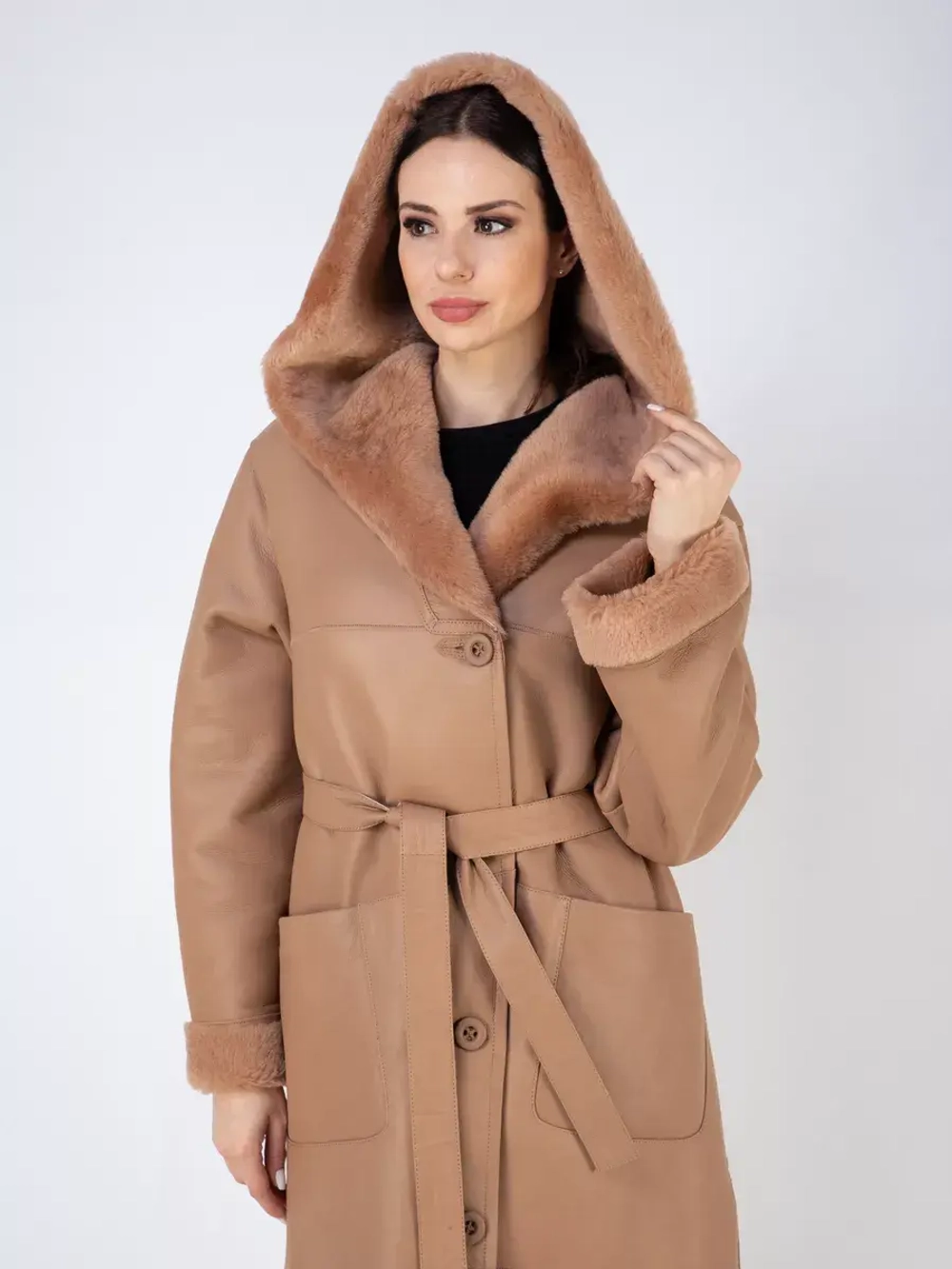 Дубленка зимняя натуральная с капюшоном