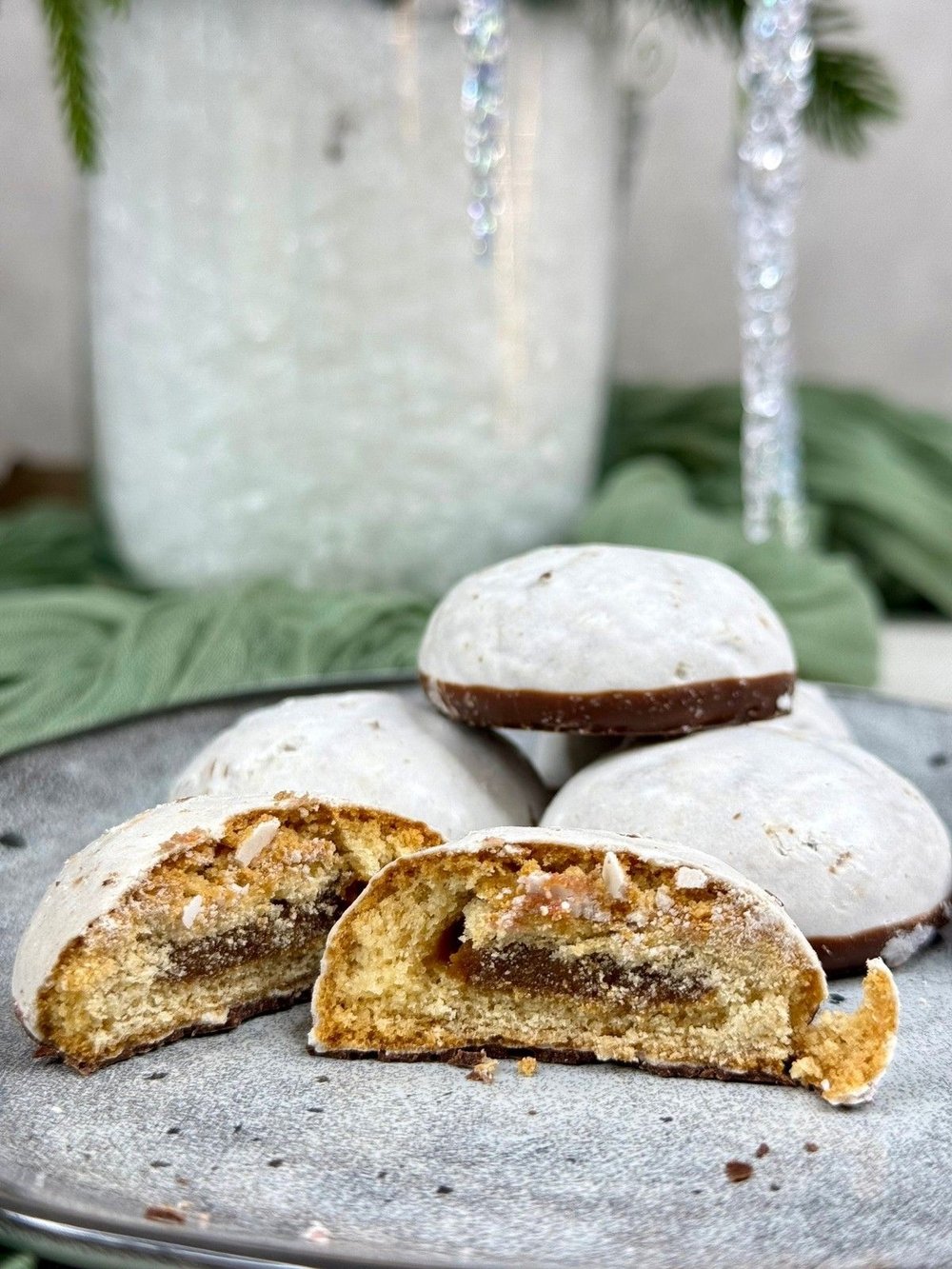 Пряники с варенной сгущенкой и глазурью 350гр