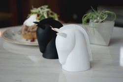 Держатель для зубочисток Unicorn, белый Qualy