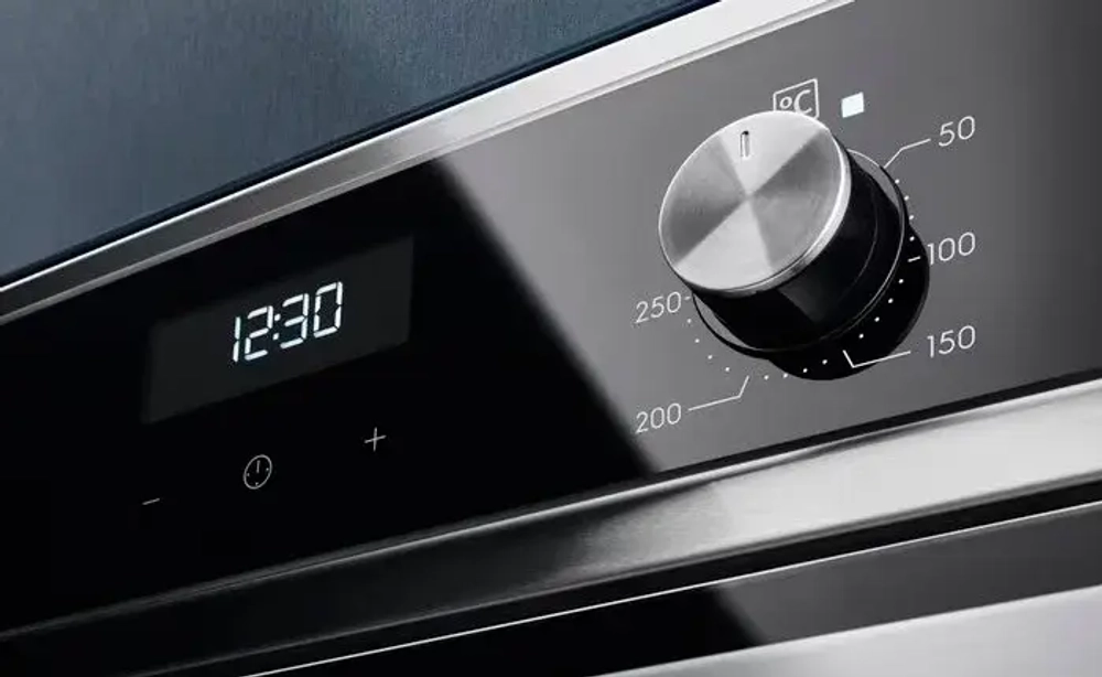 Встраиваемый электрический духовой шкаф Electrolux EOF5H50BX