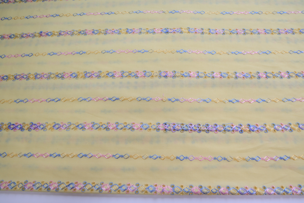 Батист вышивка в желтом цвете