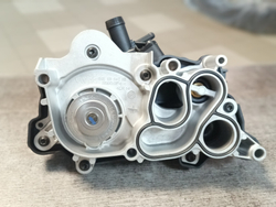 Помпа в сборе с термостатом 1.4T 1.6 VAG 04E121600