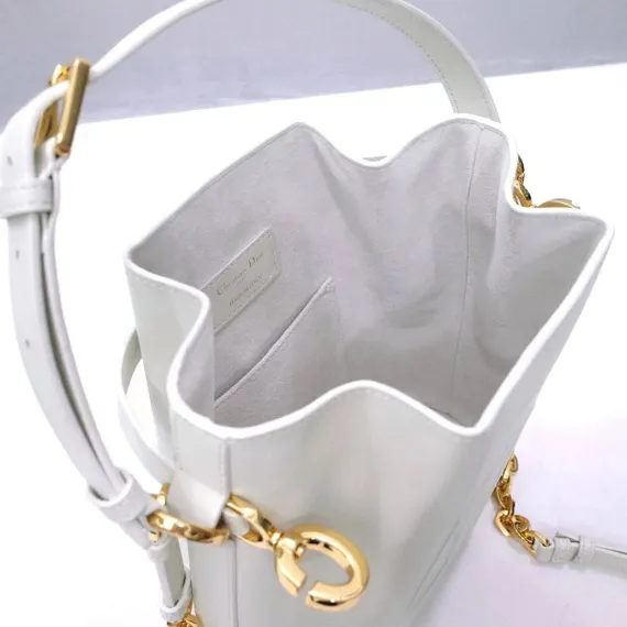 Сумка Dior C'est Dior, модель среднего формата белый