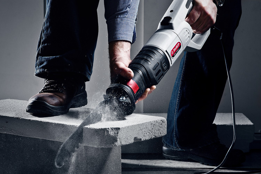 Пила сабельная Зубр Мастер ЗПС-1400 Э