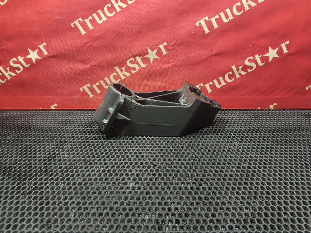 Кронштейн крыла заднего 2020г