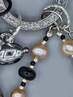 Обвес на сумку с натуральными камнями, брелок для ключей, подвеска авторская ручная работа "Контраст"