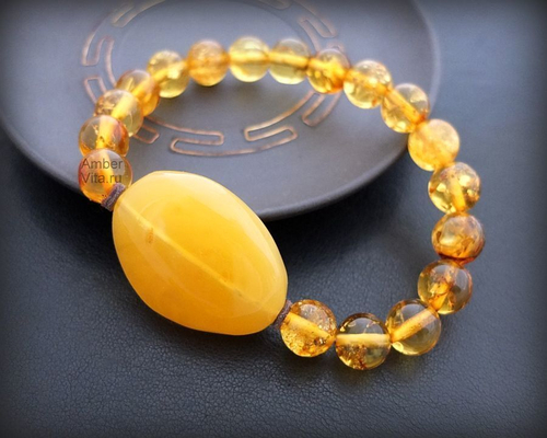браслет из янтаря шарики коньячные