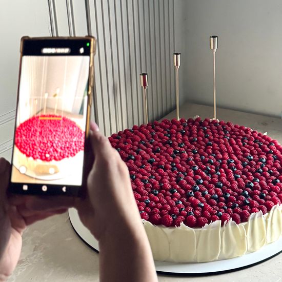 Торт в стиле итальянский пирог с малиной и голубикой