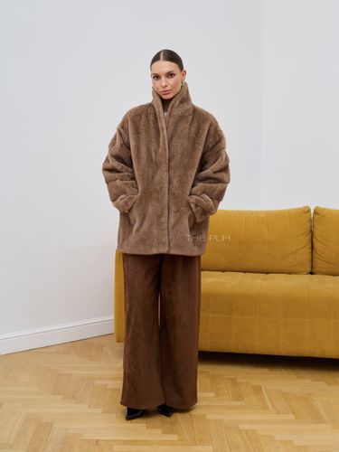 Удлиненная шуба из эко-меха с шалевым воротником