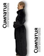 Шубка из эко меха норки черного цвета с поясом и необычным рисунком