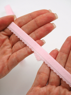 Резинка отделочная нежно-розовая ажурная ширина 12 мм с учетом фестона