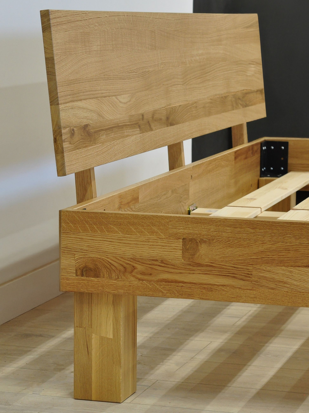 Кровать Buona Vita 160х200 из натурального дуба на ножках в стиле лофт