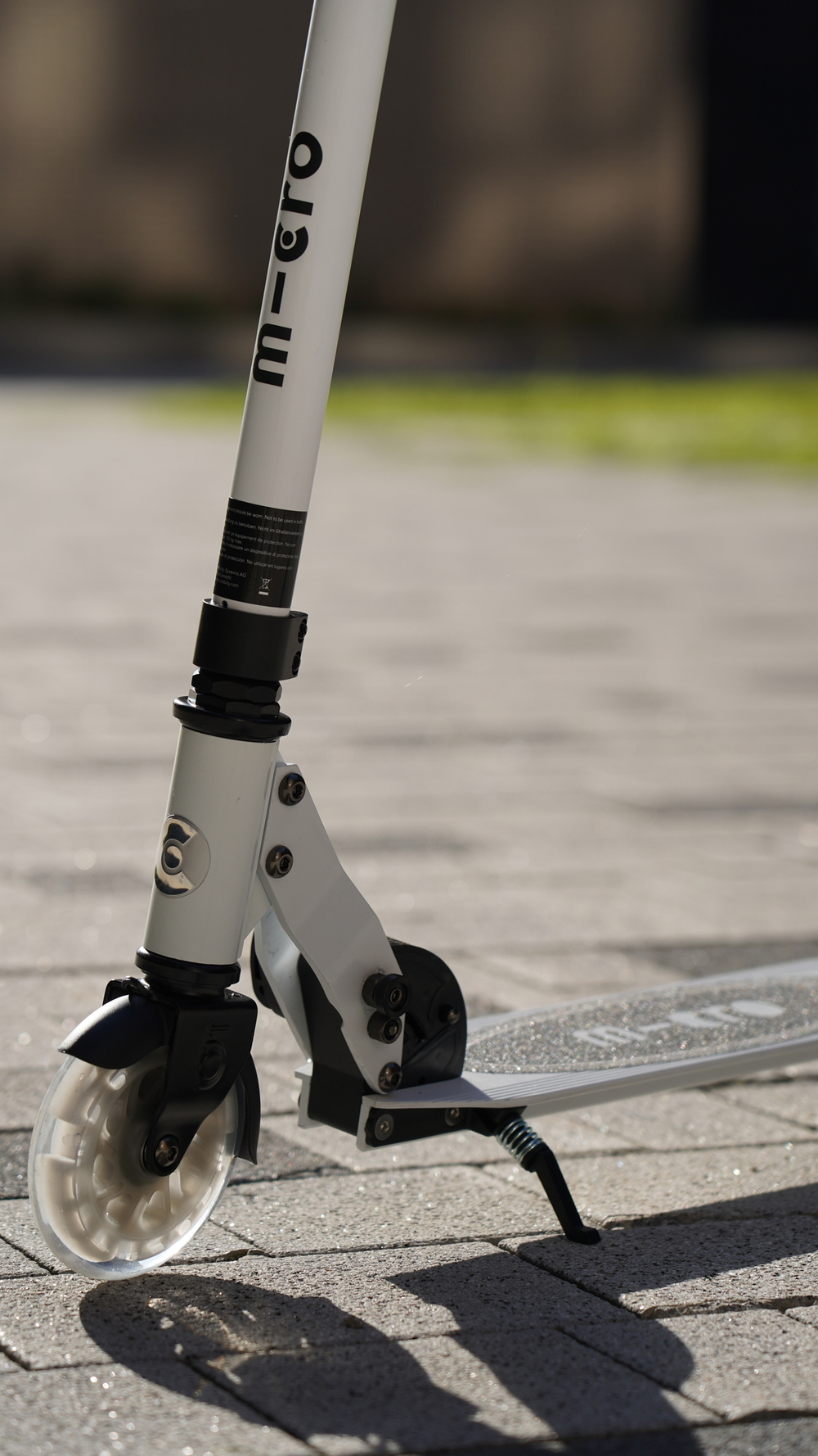 Самокат Micro Sprite Glow (светится в темноте) LED, белый