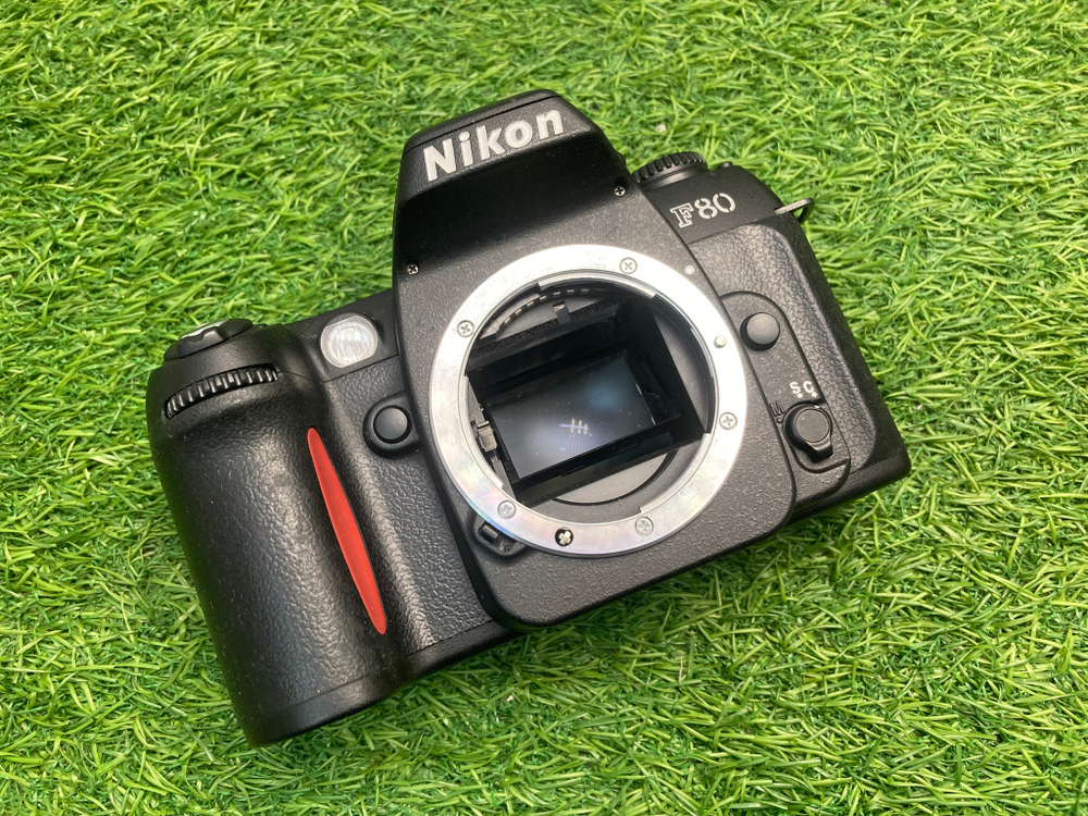 Nikon F80
