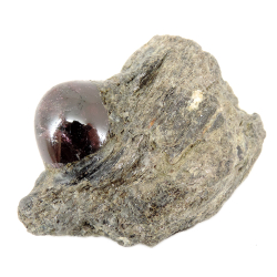 Гранат альмандин в породе(полировка) асс.