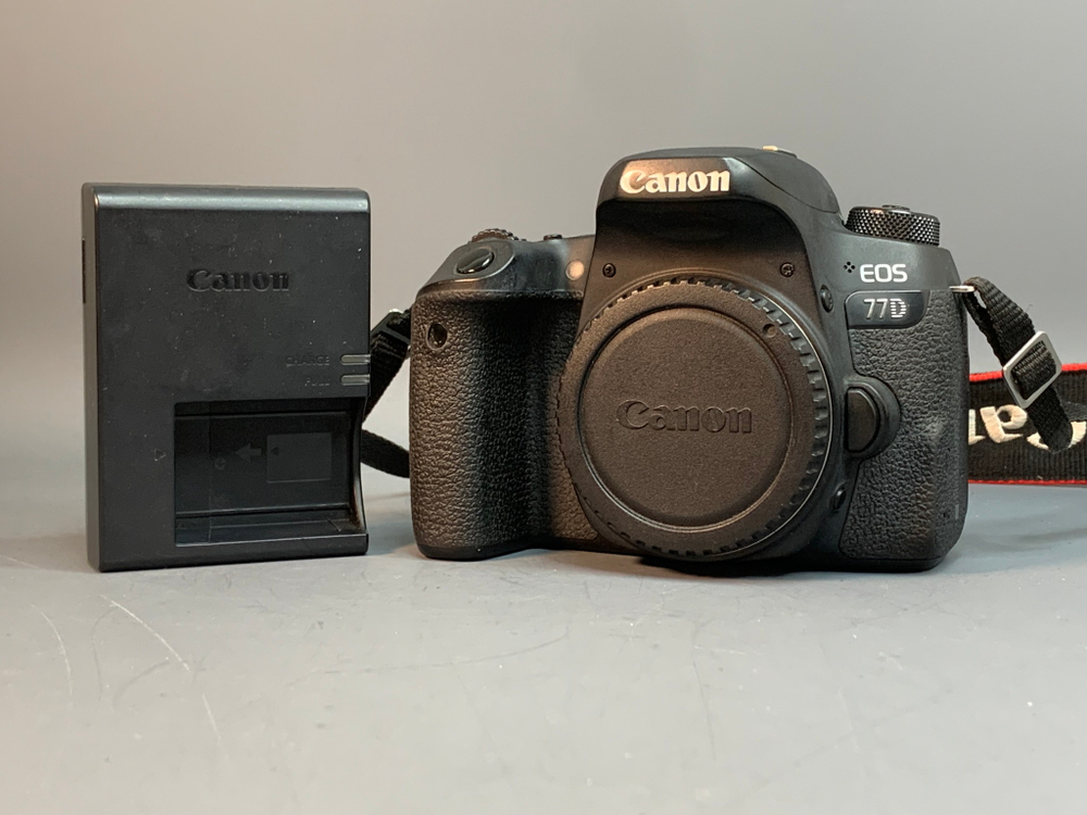 Canon EOS 77D Body