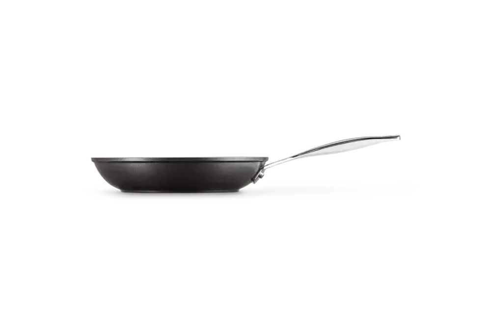 Le Creuset - Сковорода с антипригарным покрытием 22 см. / артикул   51112220010001  / GTIN 630870313506