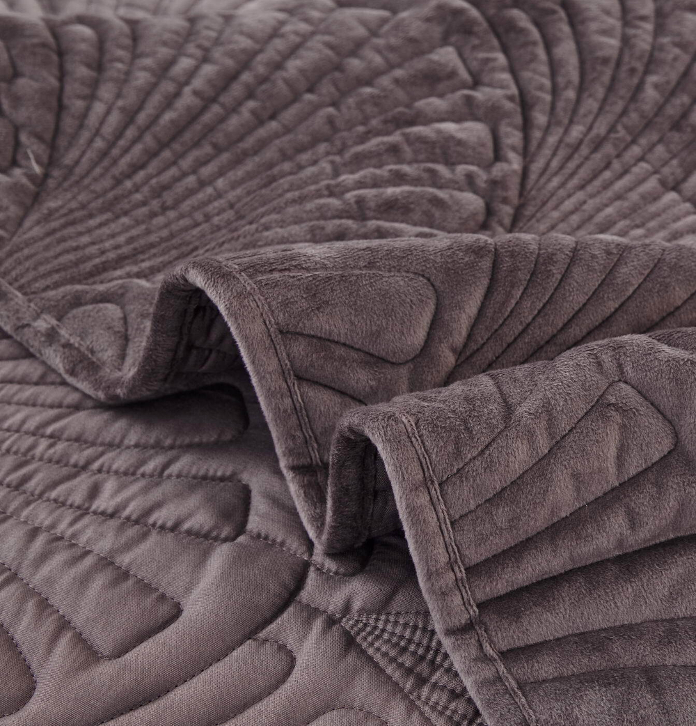 Покрывало 240x260 Sofi De MarkO Ариэль цвета мокко