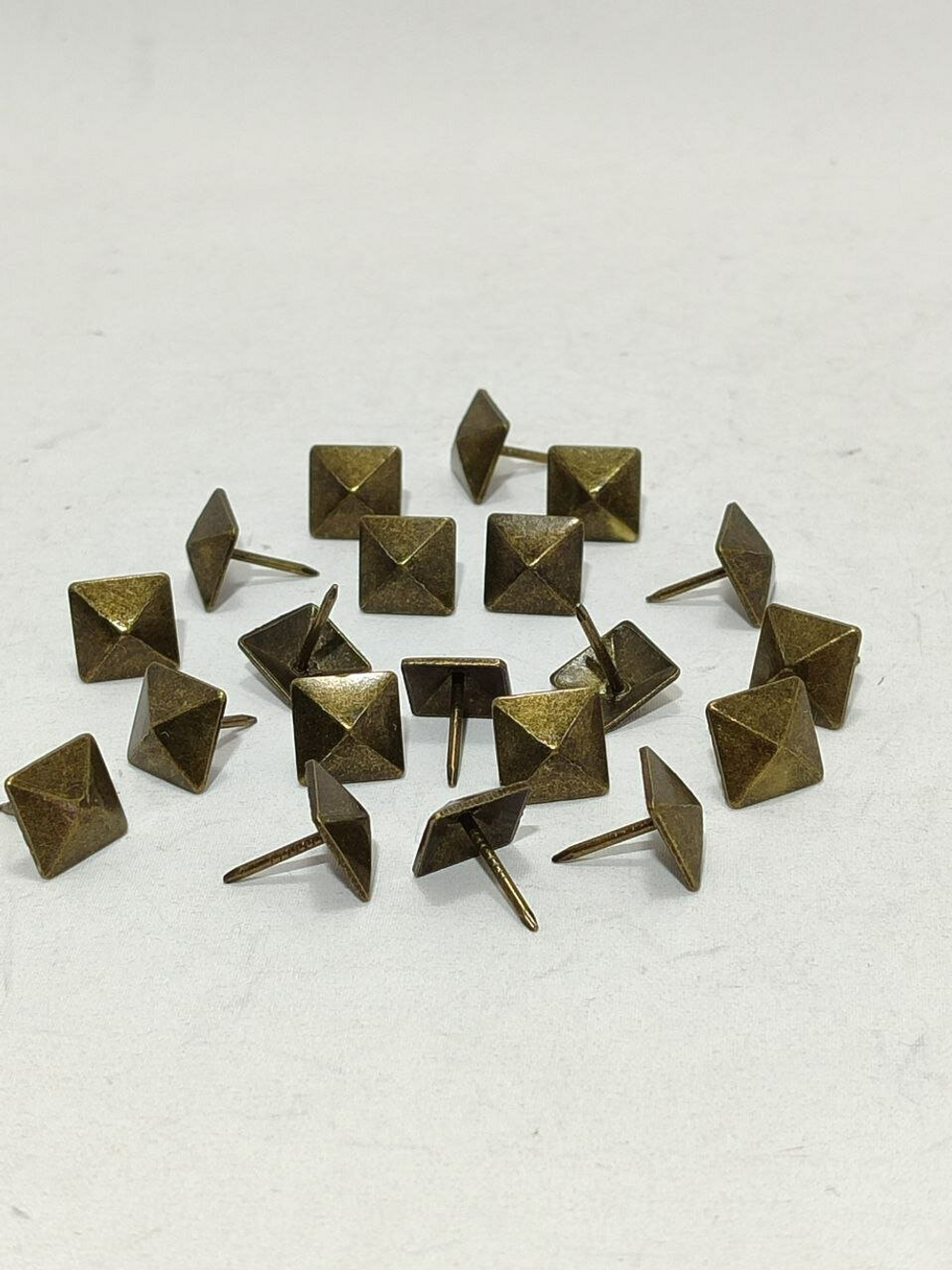 Декоративные гвоздики для мебели шл10х10мм-дл.гв.13мм/20шт