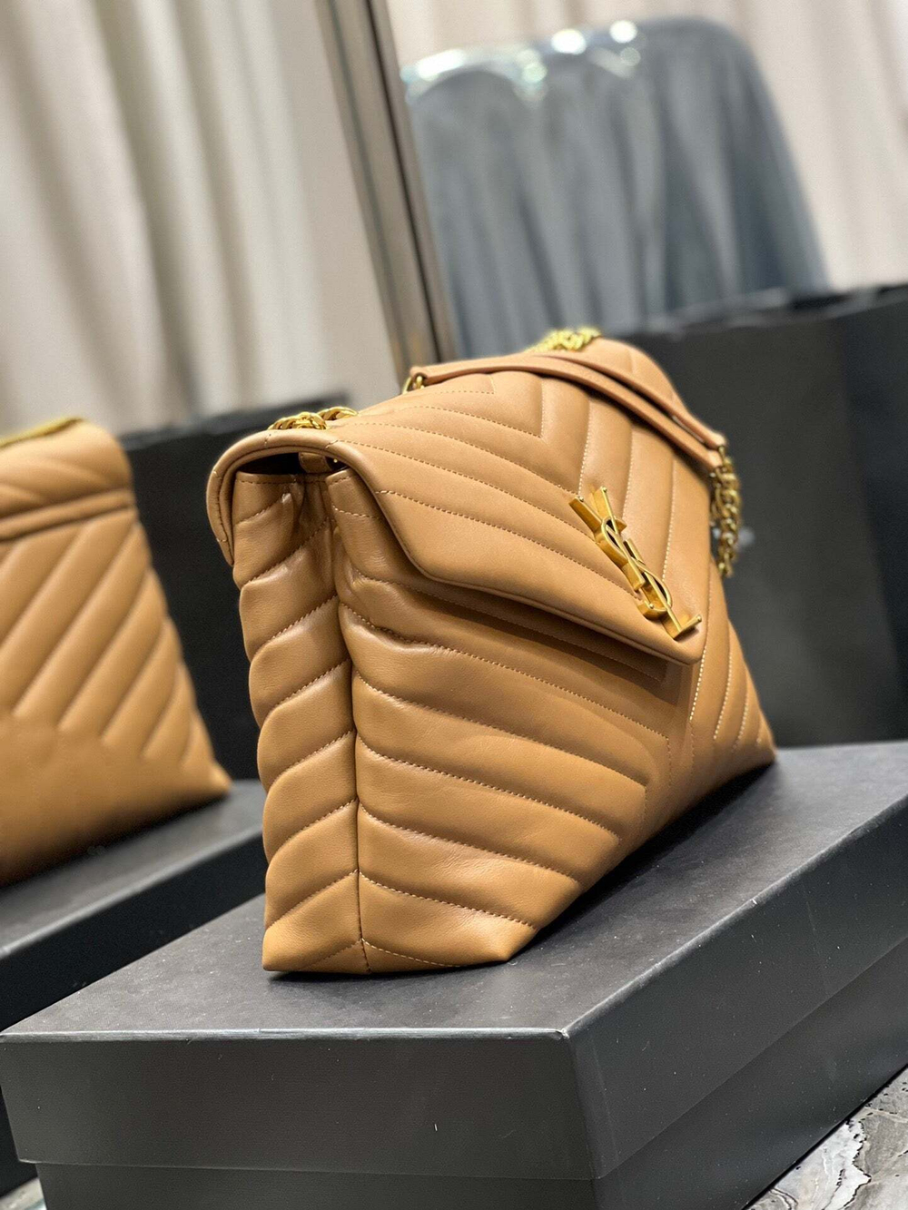 Yves Saint Laurent Loulou 32 cm